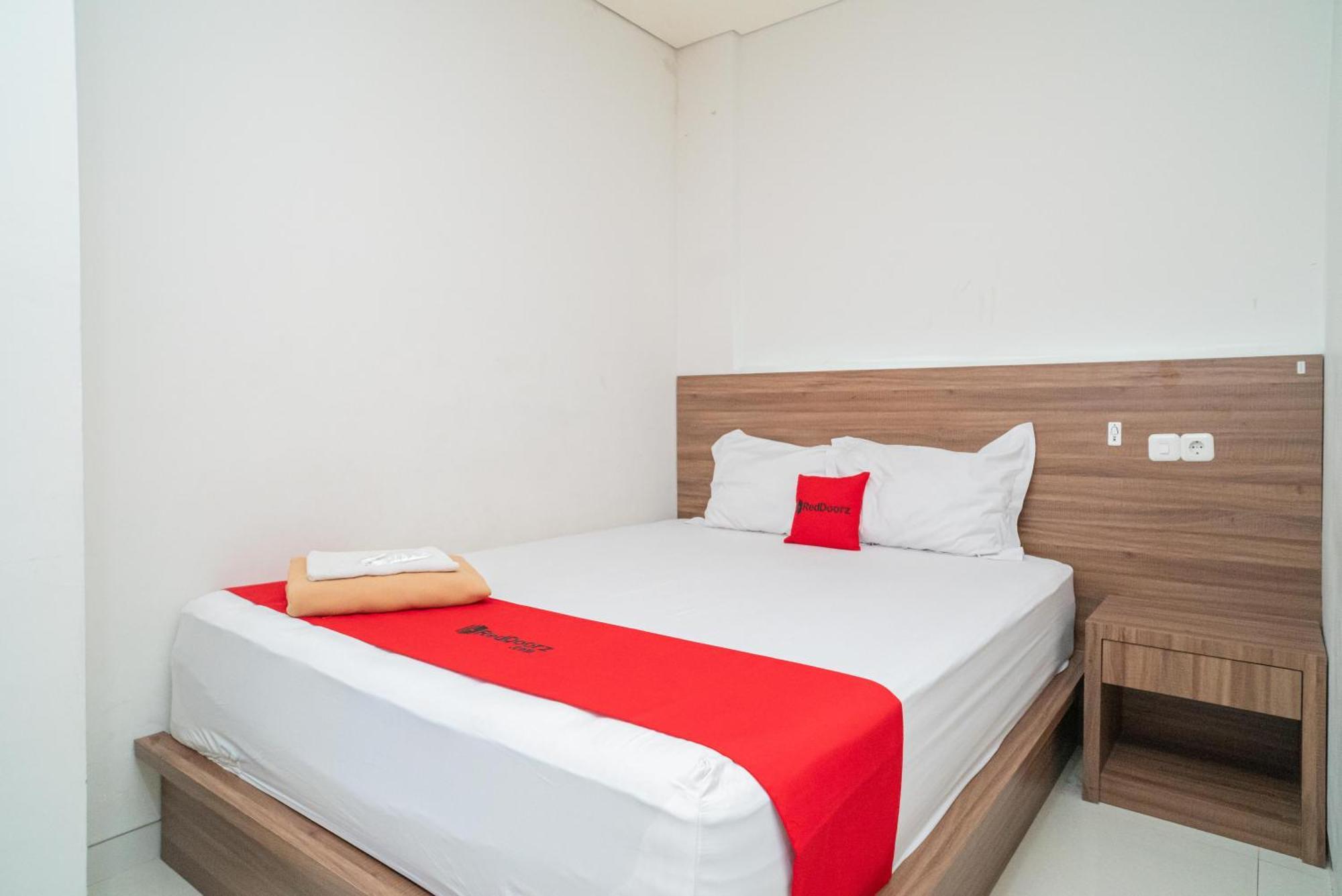 Reddoorz Plus @ Jalan Pemuda Timur Bojonegoro Exteriör bild