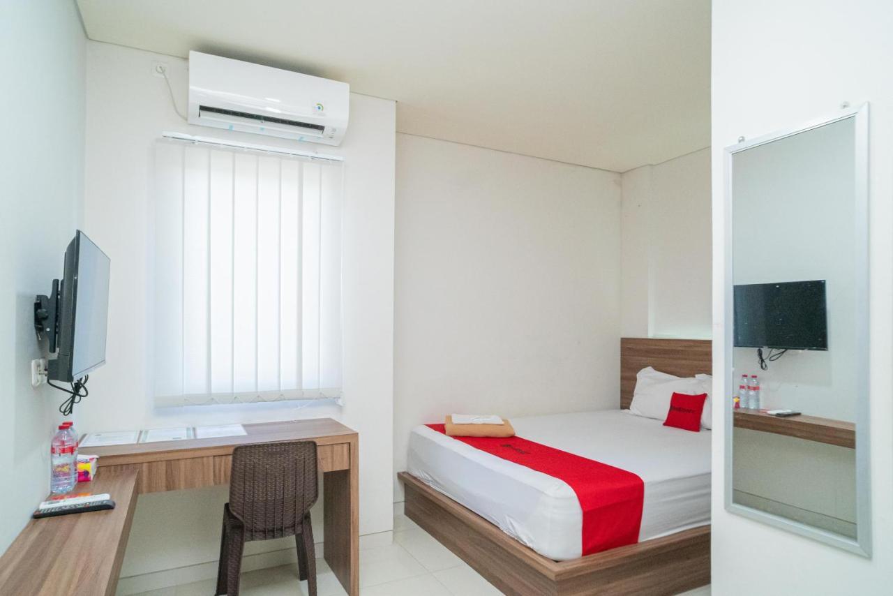 Reddoorz Plus @ Jalan Pemuda Timur Bojonegoro Exteriör bild