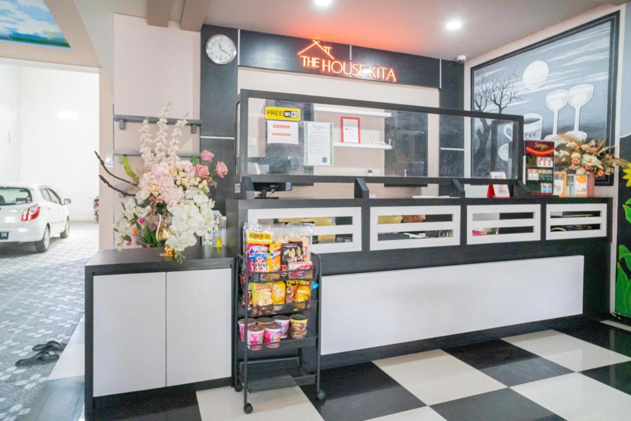 Reddoorz Plus @ Jalan Pemuda Timur Bojonegoro Exteriör bild